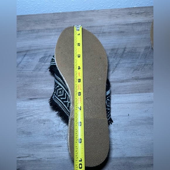 Minnetonka Women's Pepper Slip on Sandals,Black Frayed Crossband,Size 10? - Picture 7 of 13